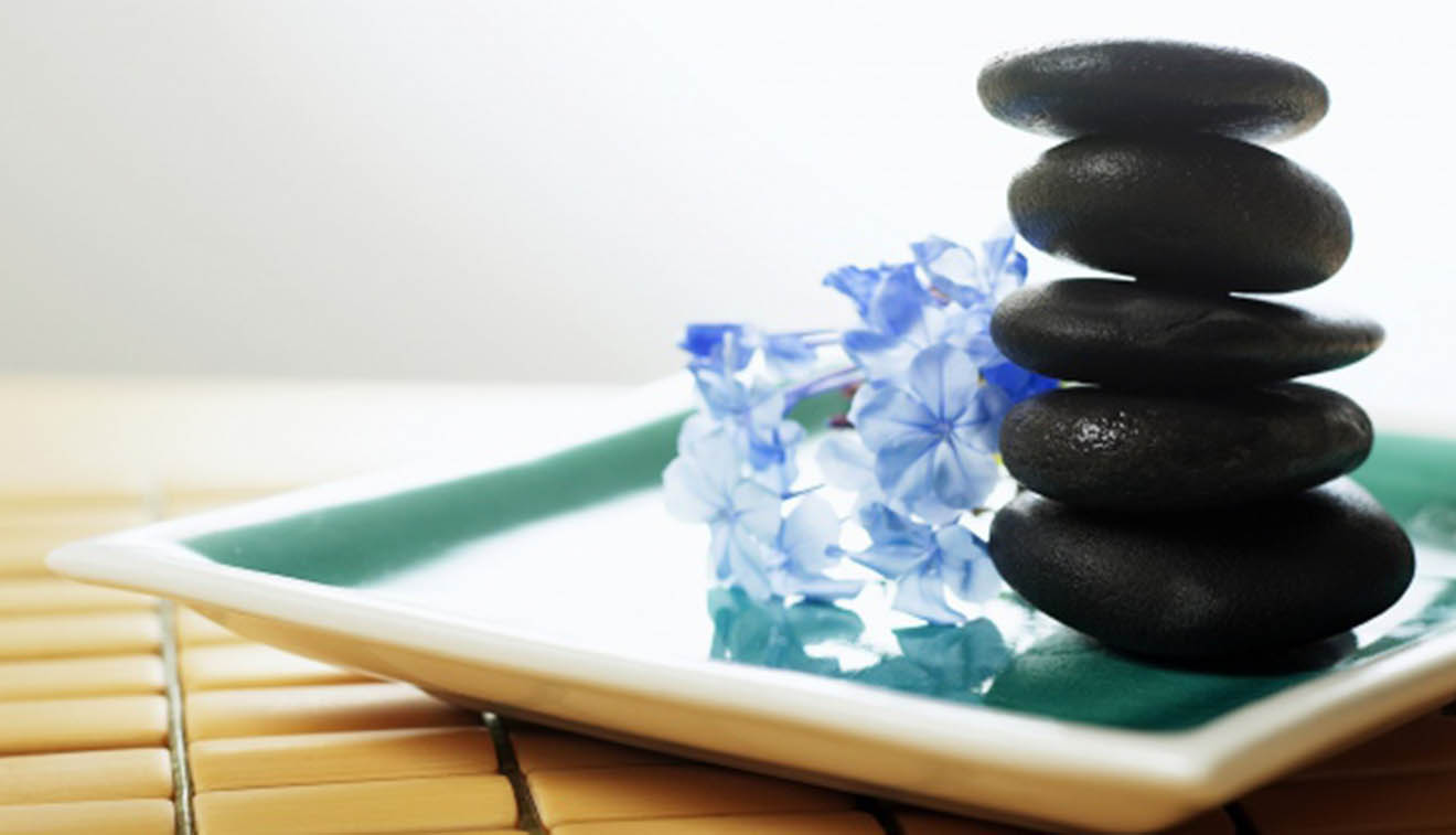 Astrosuites_0000_stones_therapy_flowers_massage_11078_602x339
